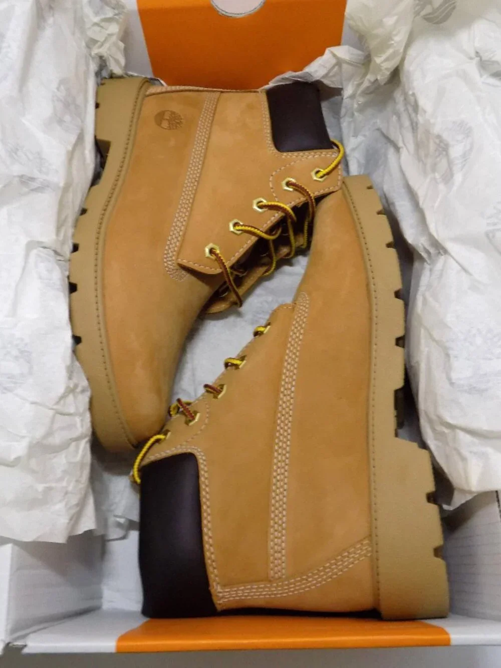 Timberland Classic 6 Inch Waterproof Classic Boot Big Kids- Size 4- New